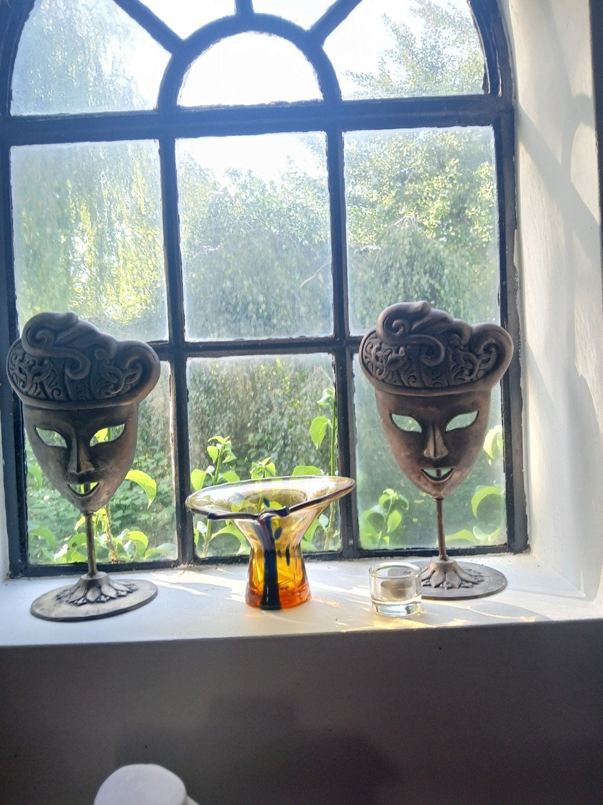 Decoratieve metalen maskers op voet (set van 2), Ophalen of Verzenden