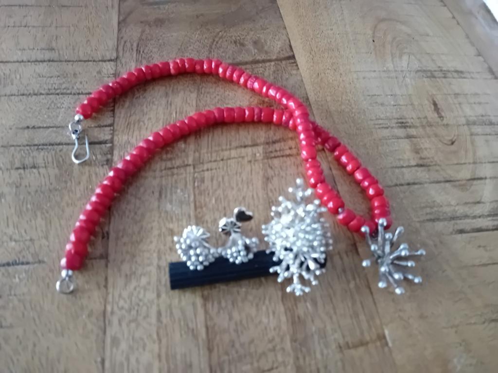 Zilveren 925 sieradenset met  natuurlijke koraal., Gebruikt, Ophalen of Verzenden, Rood, Overige materialen