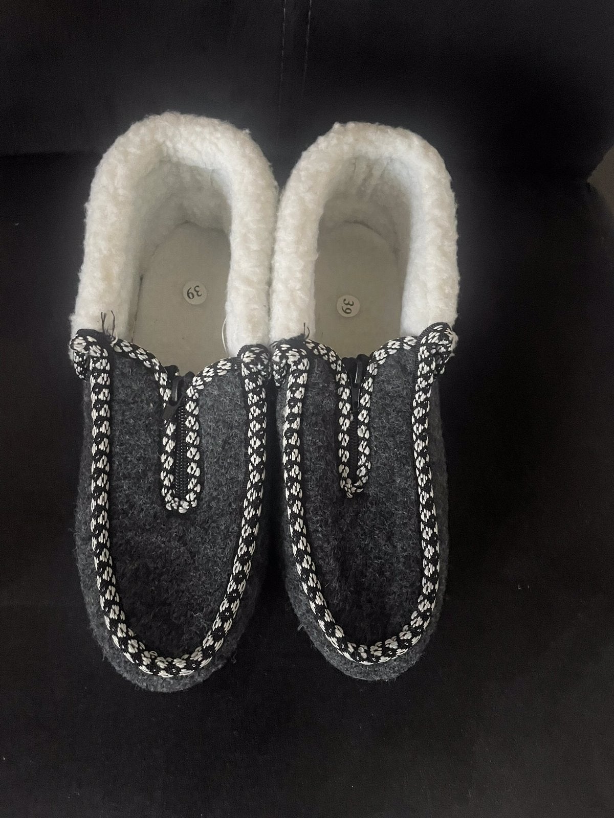 Paar nieuwe grijze "Bont" gevoerde Pantoffels met Rits mt 39, Nieuw, Ophalen of Verzenden, Pantoffels of Sloffen, Grijs
