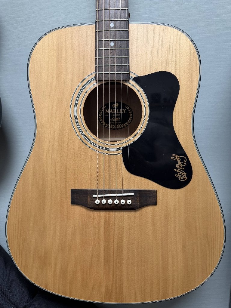 Guild A-20 Marley Westerngitaar - Bob Marley replica, Muziek en Instrumenten, Snaarinstrumenten | Gitaren | Akoestisch, Ophalen