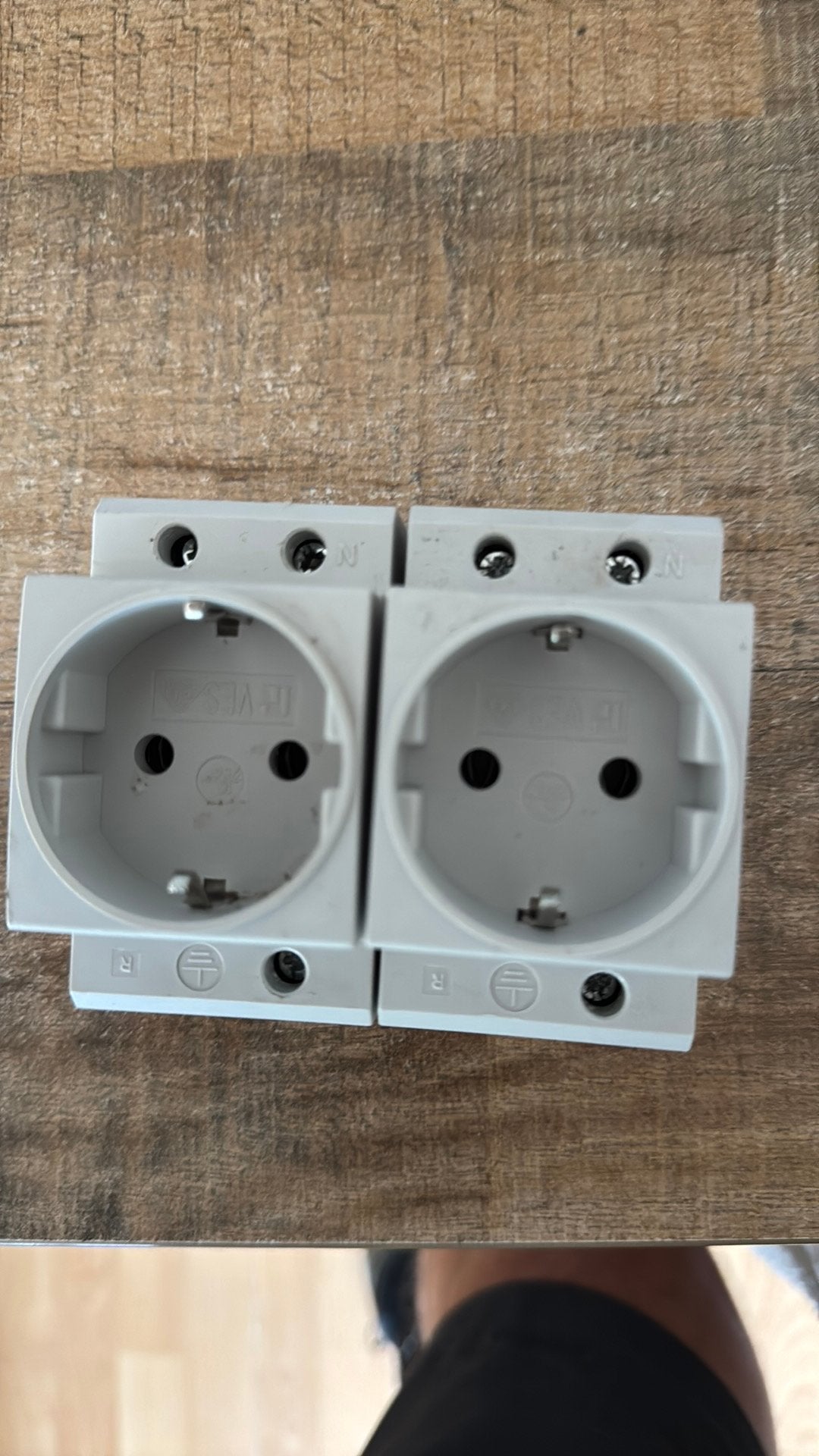 Twee wcd,s voor din rail montage, Ophalen of Verzenden, Zo goed als nieuw, Stopcontact