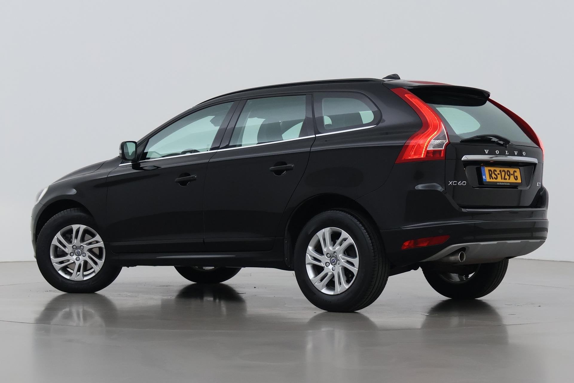 Volvo XC60 D3 FWD Polar+ | Automaat | Camera | Stoelverwarmi, Auto's, 4 cilinders, Zwart, Leder, Bedrijf