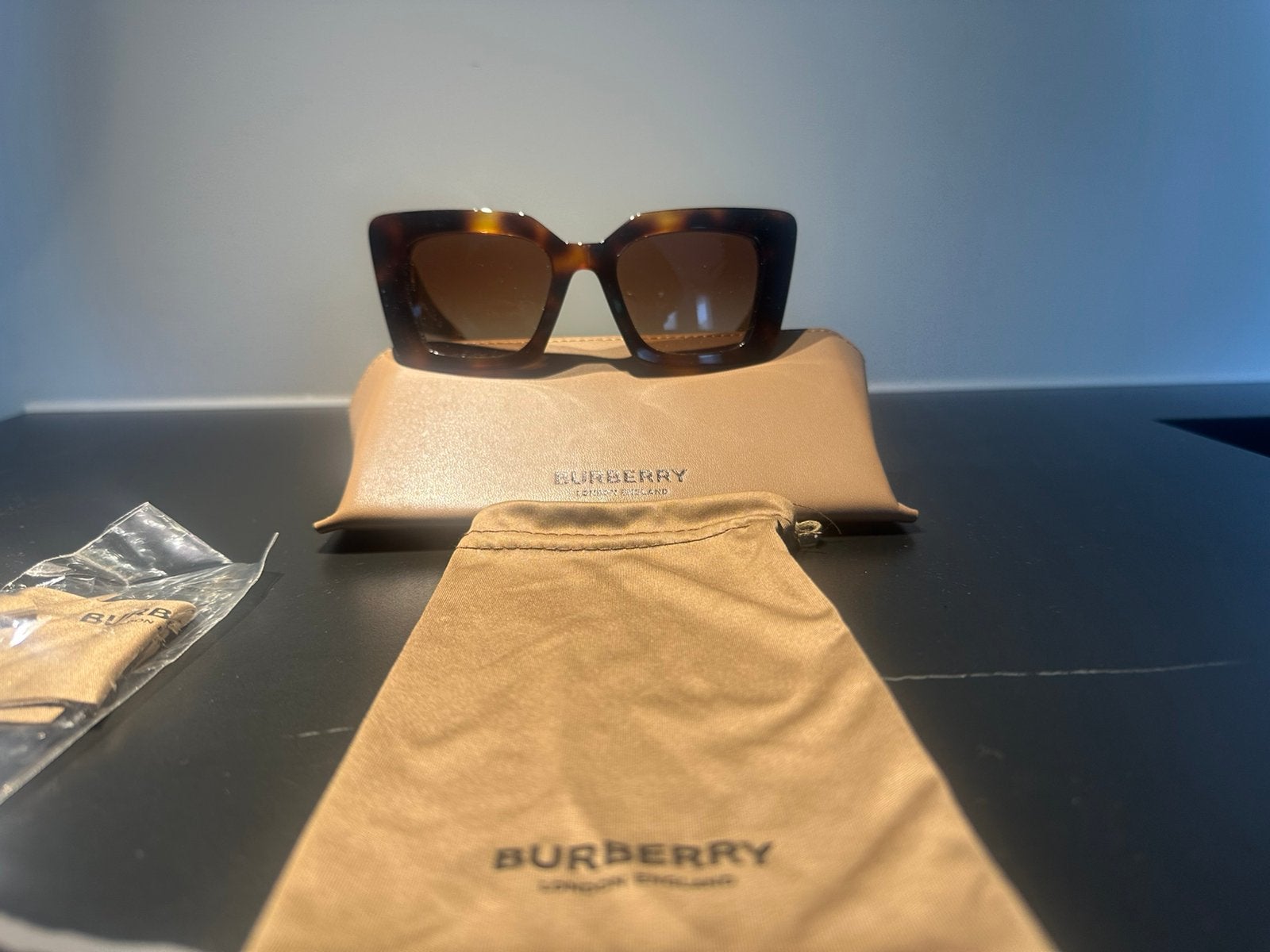 Burberry zonnebril, Sieraden, Tassen en Uiterlijk, Zonnebrillen en Brillen | Dames, Ophalen of Verzenden, Zo goed als nieuw, Zonnebril