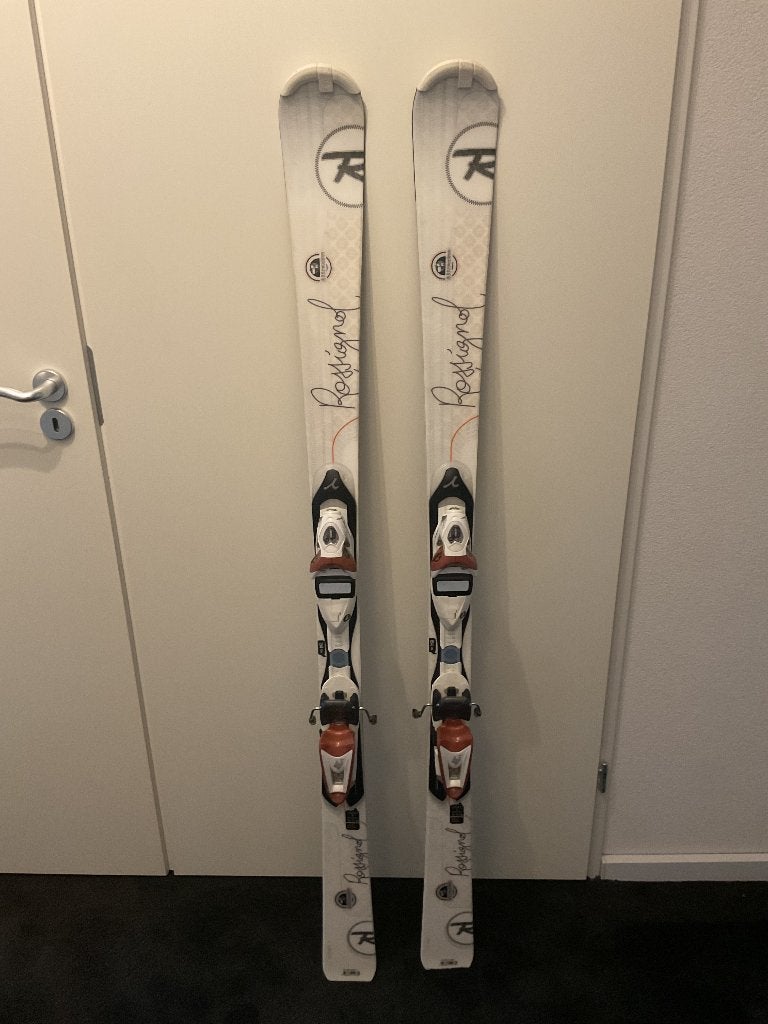 Rossignol ski's met bindingen, skischoenen en skistokken, Ophalen, 140 tot 160 cm, Gebruikt, Rossignol