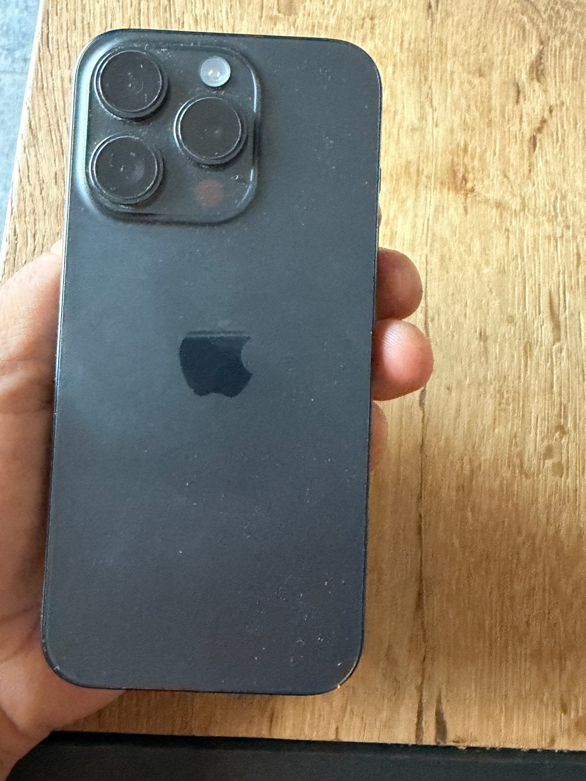Foto 8 van Apple iPhone 15 Pro - Zo goed als nieuw