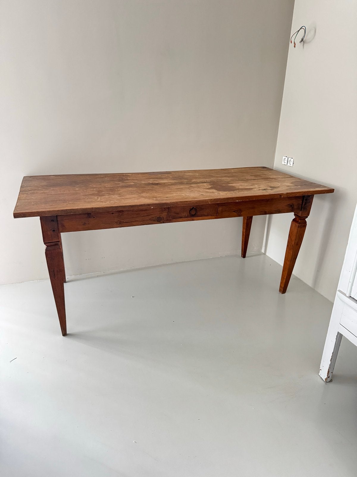 Prachtige geleefde Franse tafel met lade, Ophalen