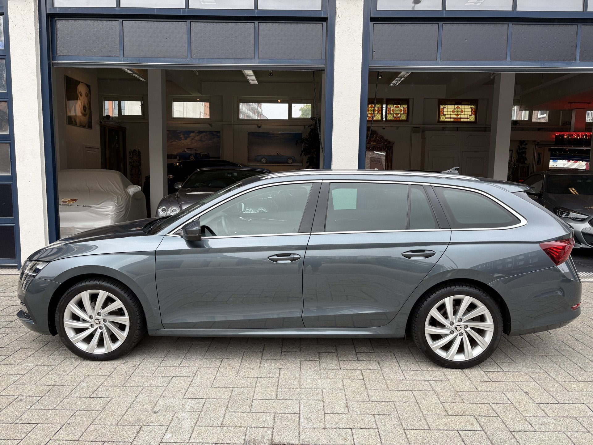 Skoda Octavia Combi 1.0 e-TSI Business Edition FULL OPTIONS/, Parkeersensor, Gebruikt, Euro 6, 23 km/l