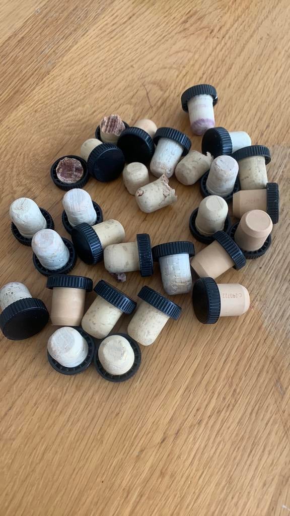 23 hele port kurken en wat kapotte, Hobby en Vrije tijd, Knutselen, Gebruikt, Overige typen, Ophalen of Verzenden, Overige materialen
