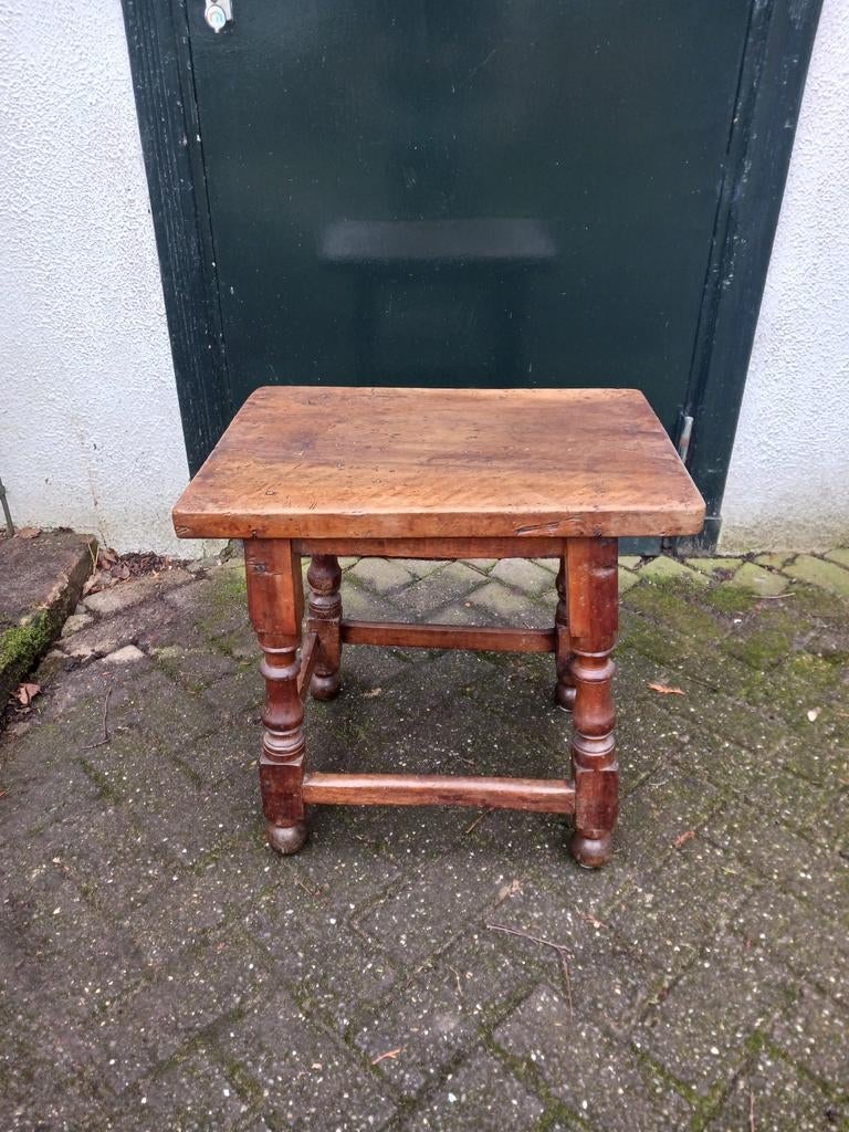Spaanse lage tafel, Ophalen
