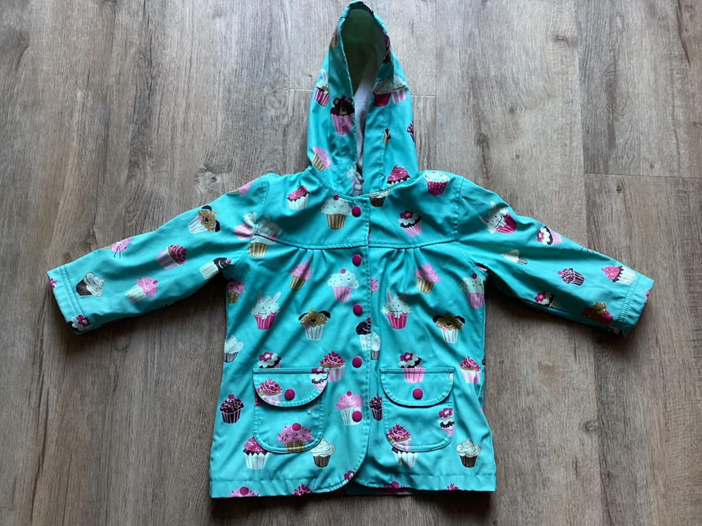 Hatley regenjas met cupcakes (98), Ophalen of Verzenden, Gebruikt, Meisje, Jas