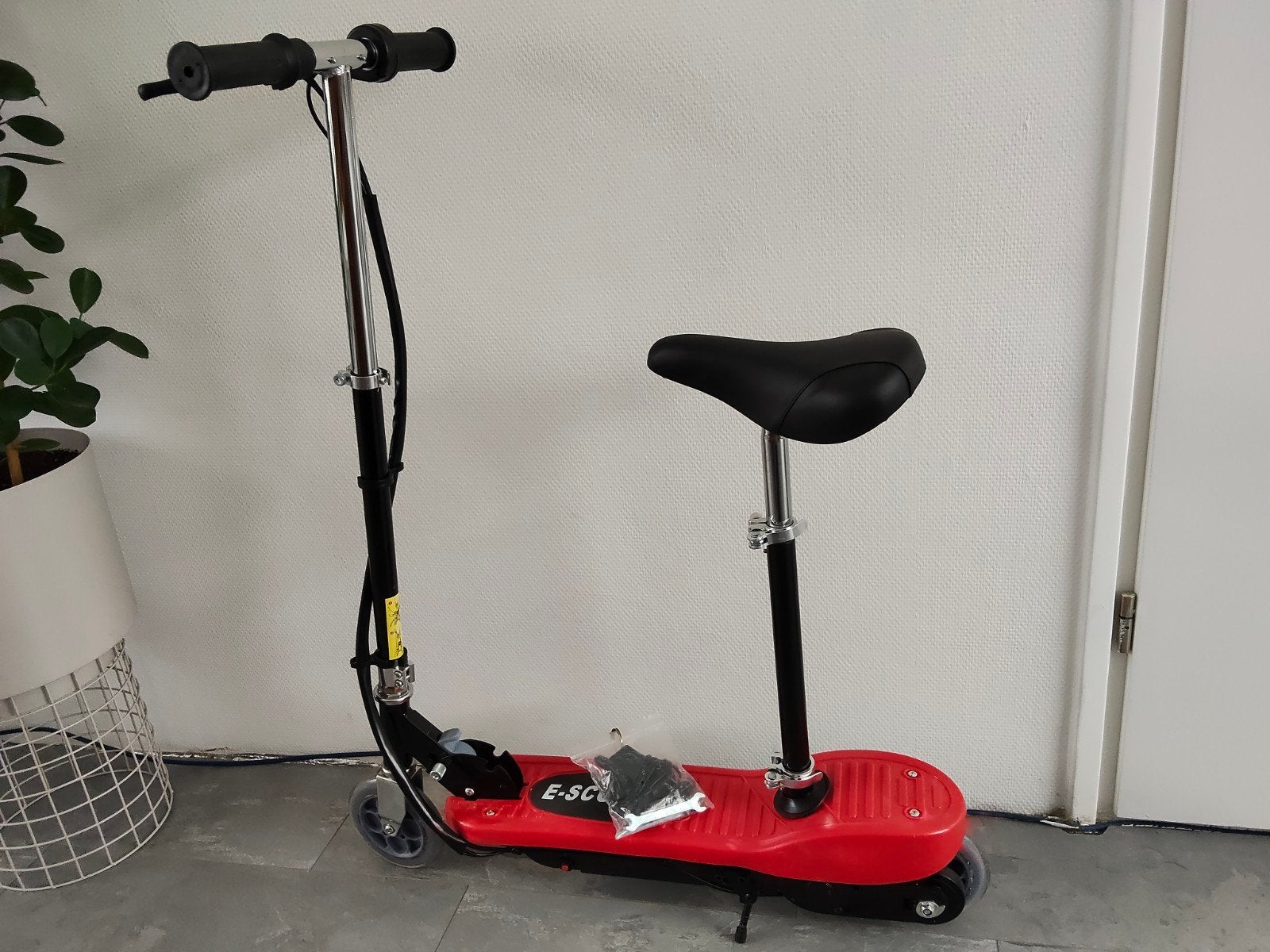 Elektrische step met zitje - max 50kg, Fietsen en Brommers, Steps, Ophalen, Nieuw, Elektrische step (E-scooter)