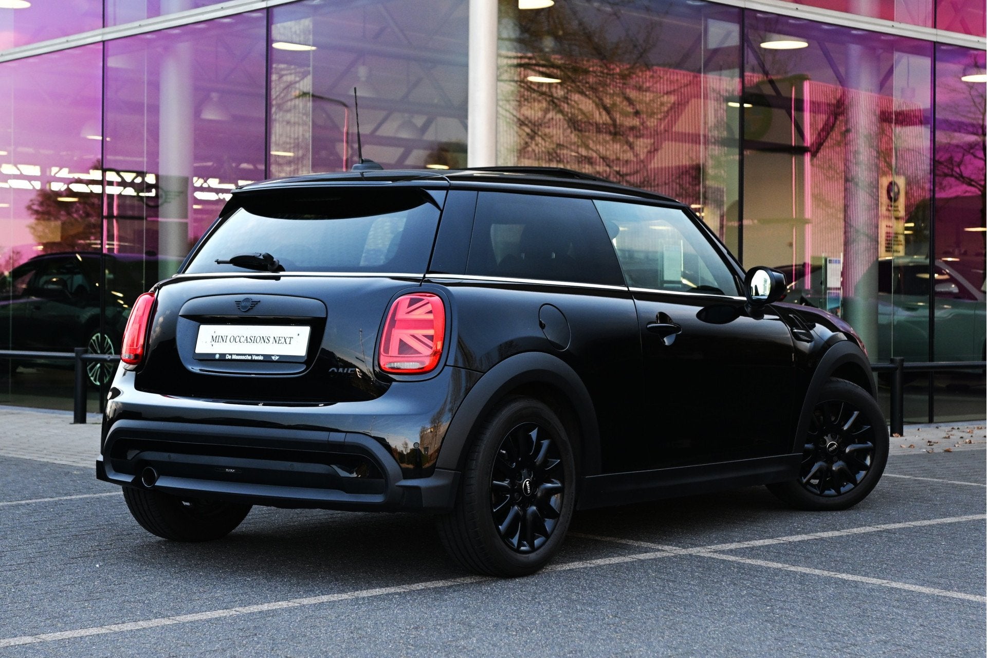 MINI Hatchback One Classic / Panoramadak / Sportstoelen / Cr, Auto's, Dealer onderhouden, Gebruikt, Met garantie (alle), 4 stoelen