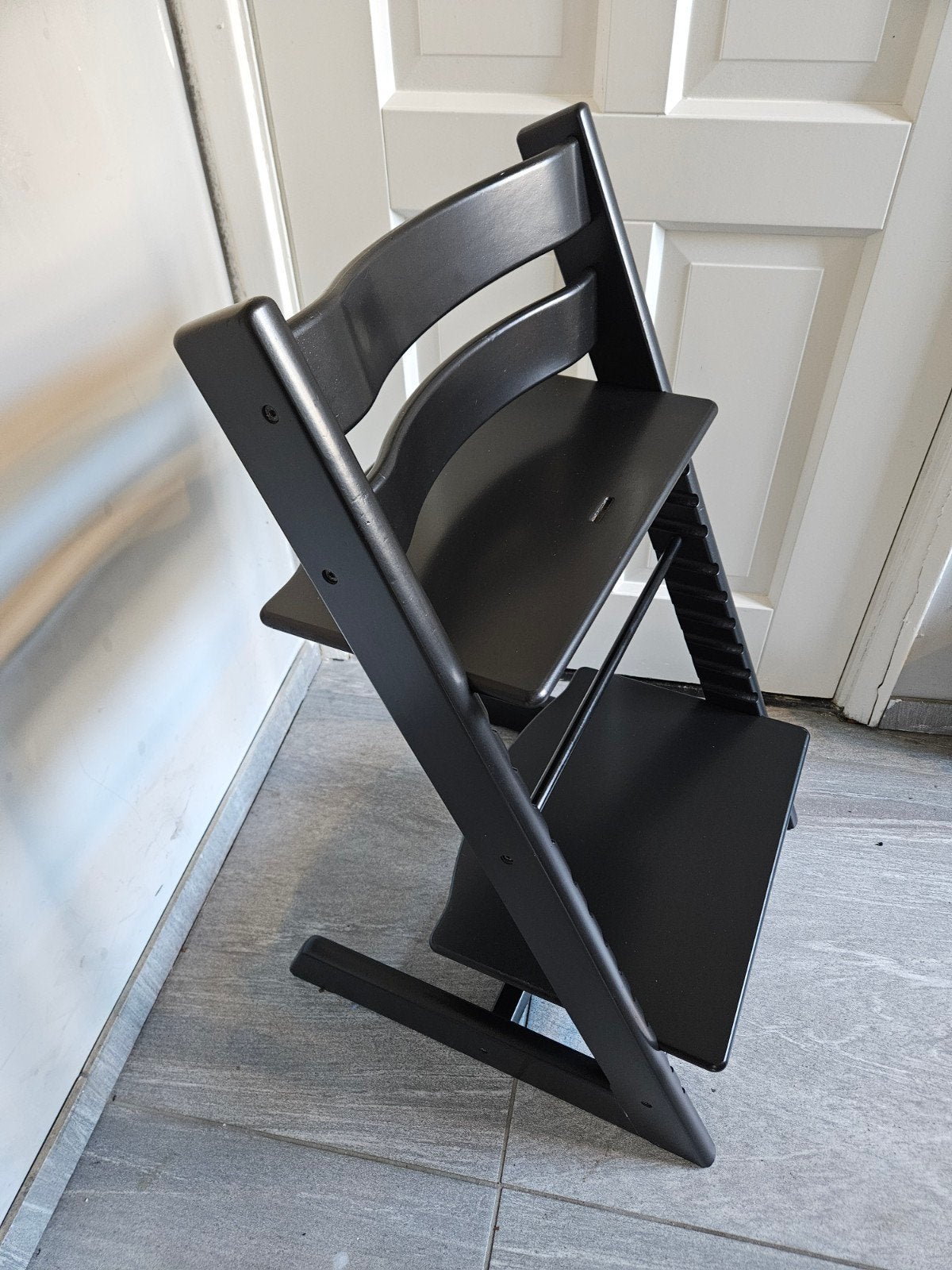 Zwarte Stokke tripp trapp, nieuw model., Ophalen, Zo goed als nieuw, Meegroeistoel, Aanschuifbaar