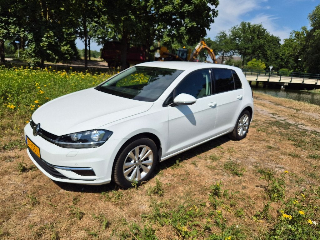 VW Golf 7 1.0 TSI 115pk Wit 98.588km Stoelverwarming Carplay, Voorwielaandrijving, Stof, 1145 kg, 620 kg