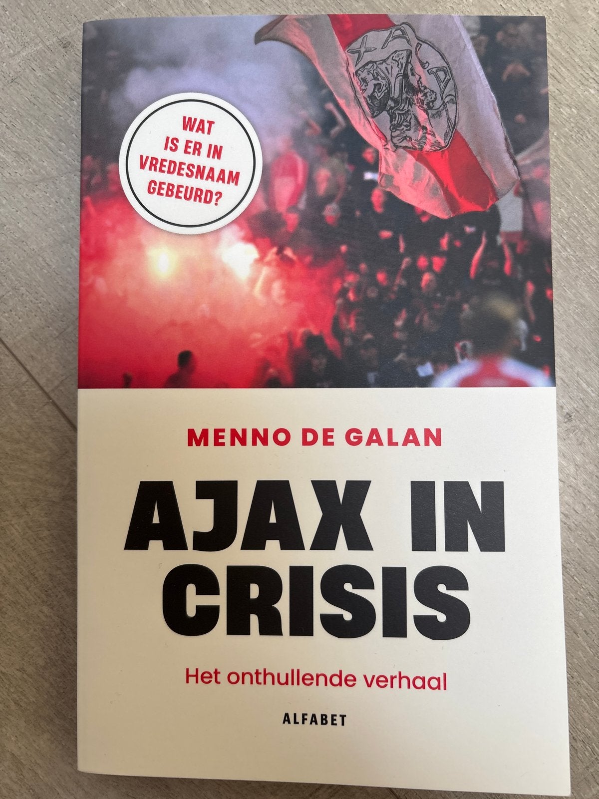 Menno de Galan - Ajax in crisis, Ophalen of Verzenden, Zo goed als nieuw, Balsport, Menno de Galan