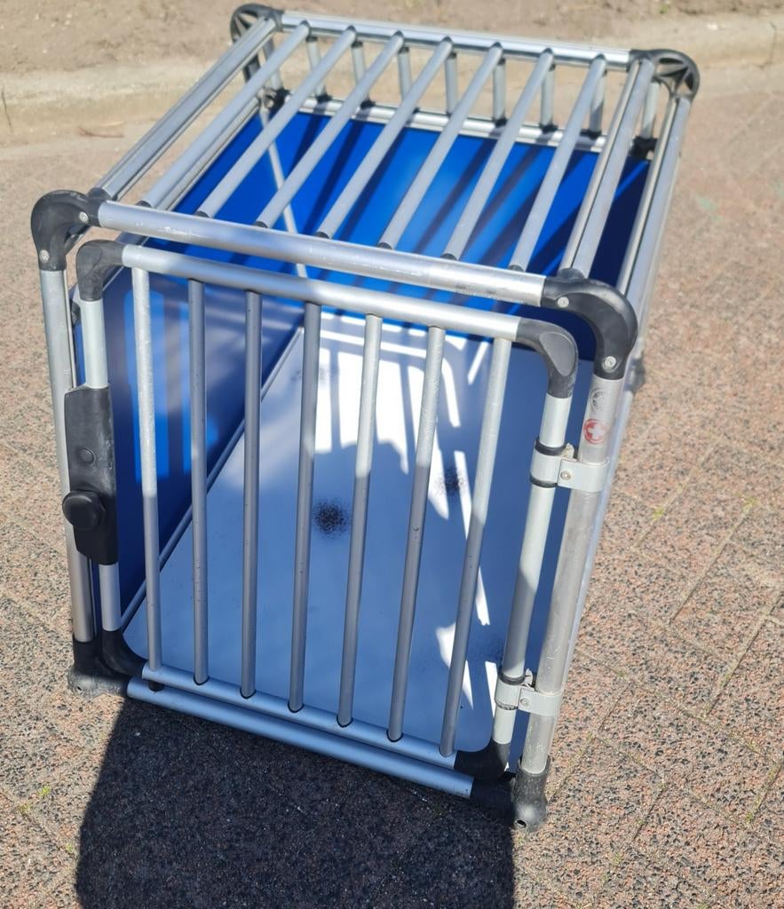 Auto bench, auto kennel groot, honden transport box, Dieren en Toebehoren, Ophalen of Verzenden, Zo goed als nieuw