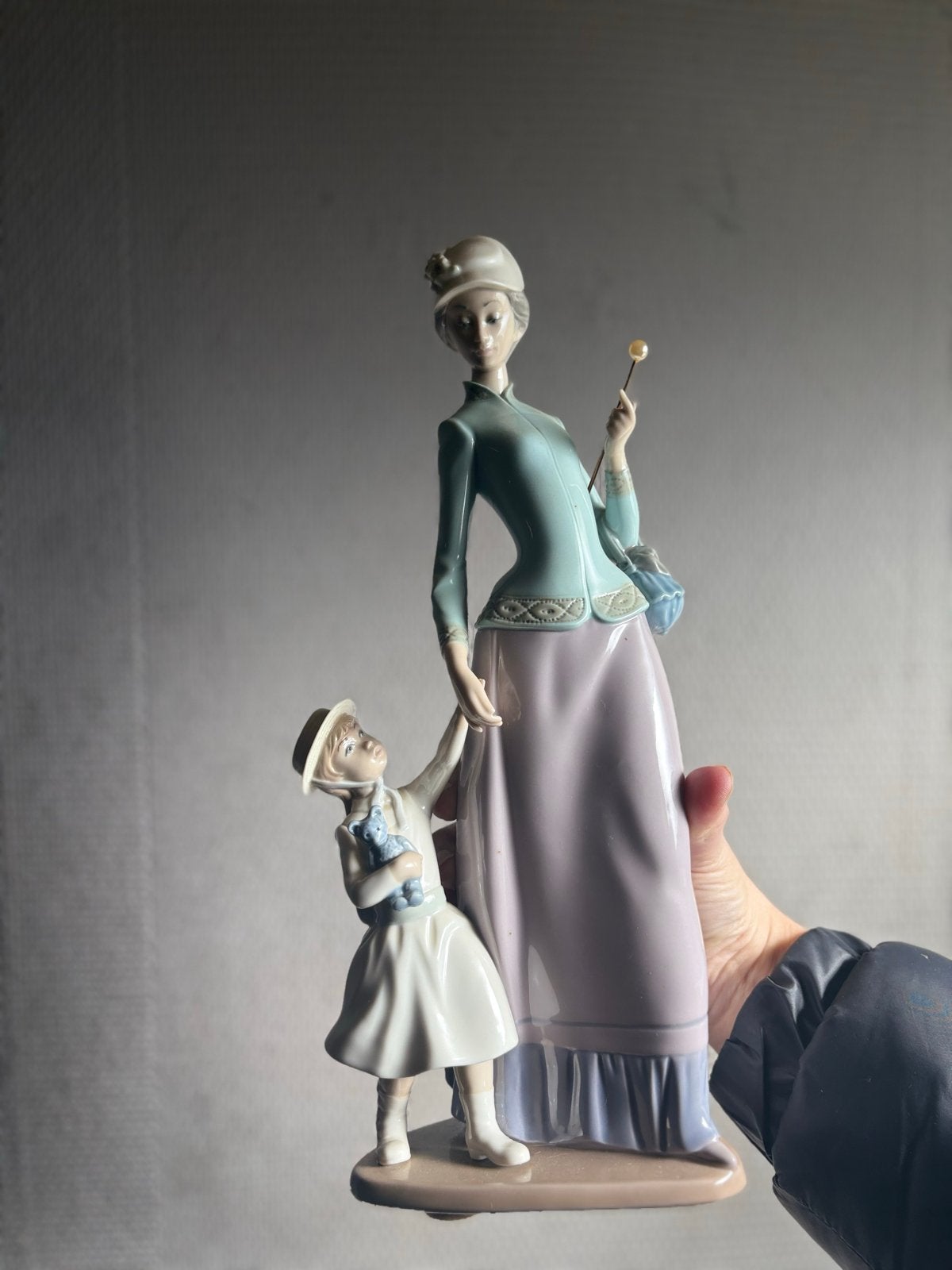 Lladró beeldje "Lady with Girl" (01001353), Antiek en Kunst, Ophalen of Verzenden