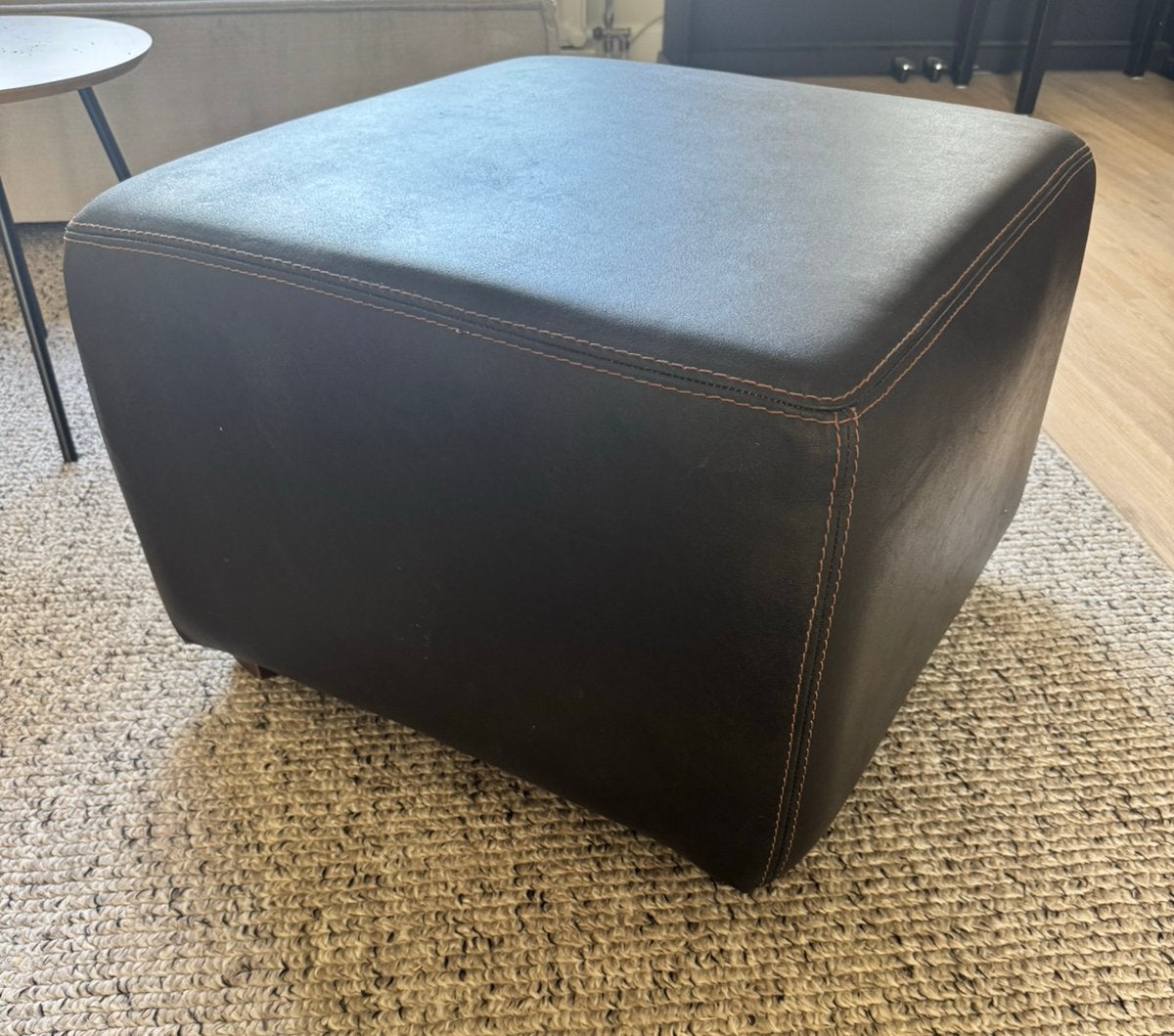 Poef donkerbruin leer, Ophalen, Gebruikt, Leer, 50 tot 75 cm