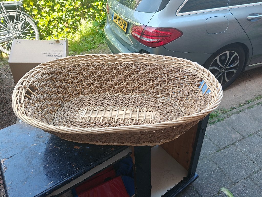 Rieten mand, Huis en Inrichting, Woonaccessoires | Schalen en Manden, Ophalen, Mand, Zo goed als nieuw, Riet