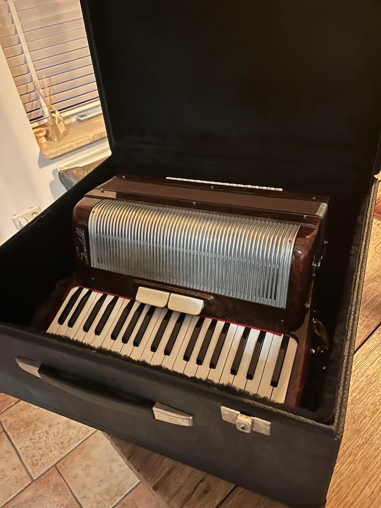Scandalli accordeon italiaans, Muziek en Instrumenten, Accordeons, Ophalen, Zo goed als nieuw, Overige merken