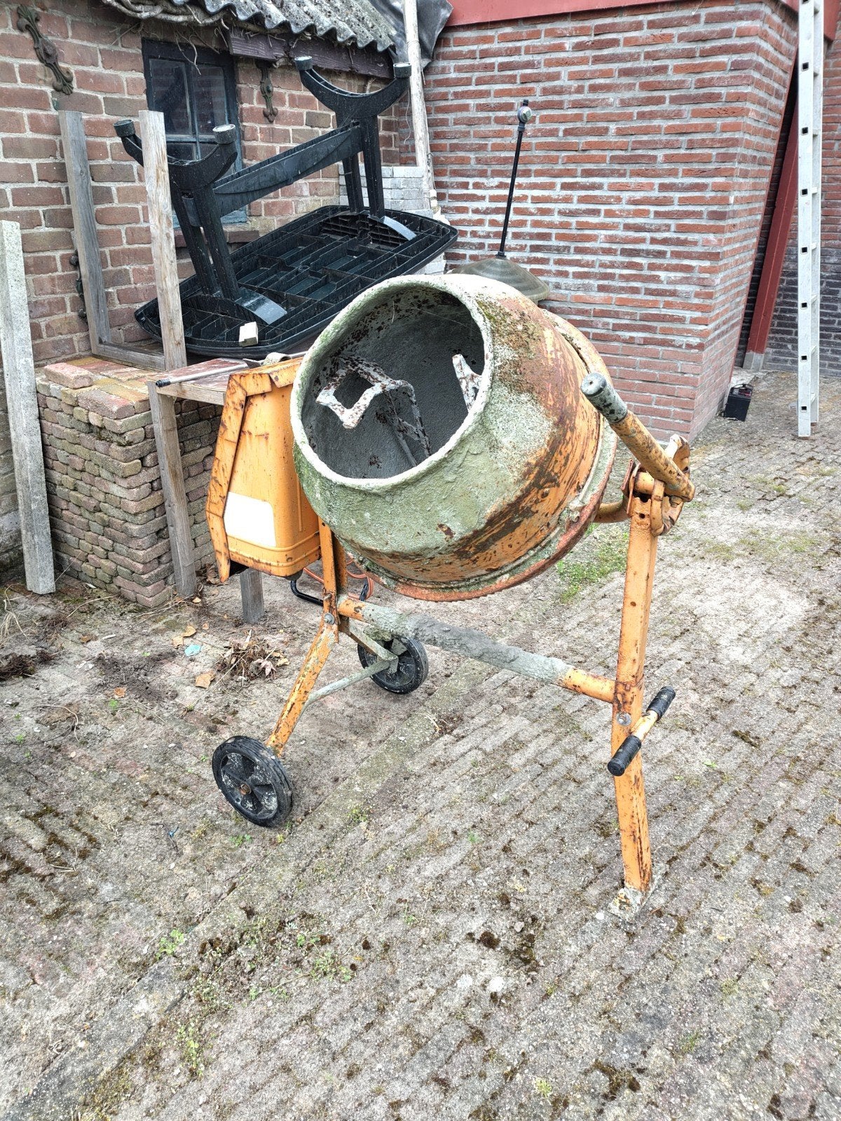 ALKO Betonmolen 240 volt - Gebruikt maar functioneel, Doe-het-zelf en Verbouw, Betonmolens, Ophalen, Gebruikt