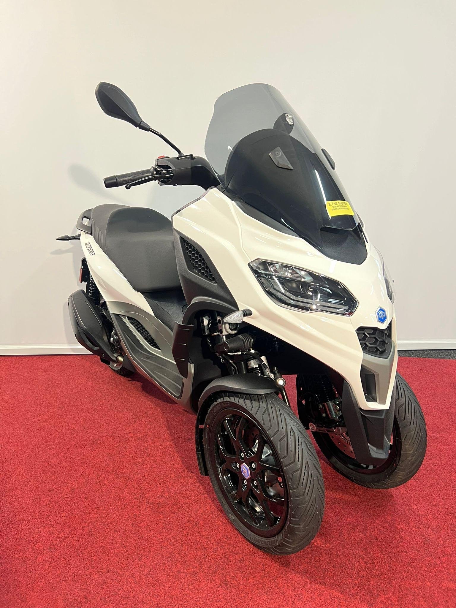 Piaggio MP3 310 HPE ABS E5+ NIEUW, Postbus 305
4900 AH  Oosterhout, NL, Overig, Customer_service@piaggio.com, ABS