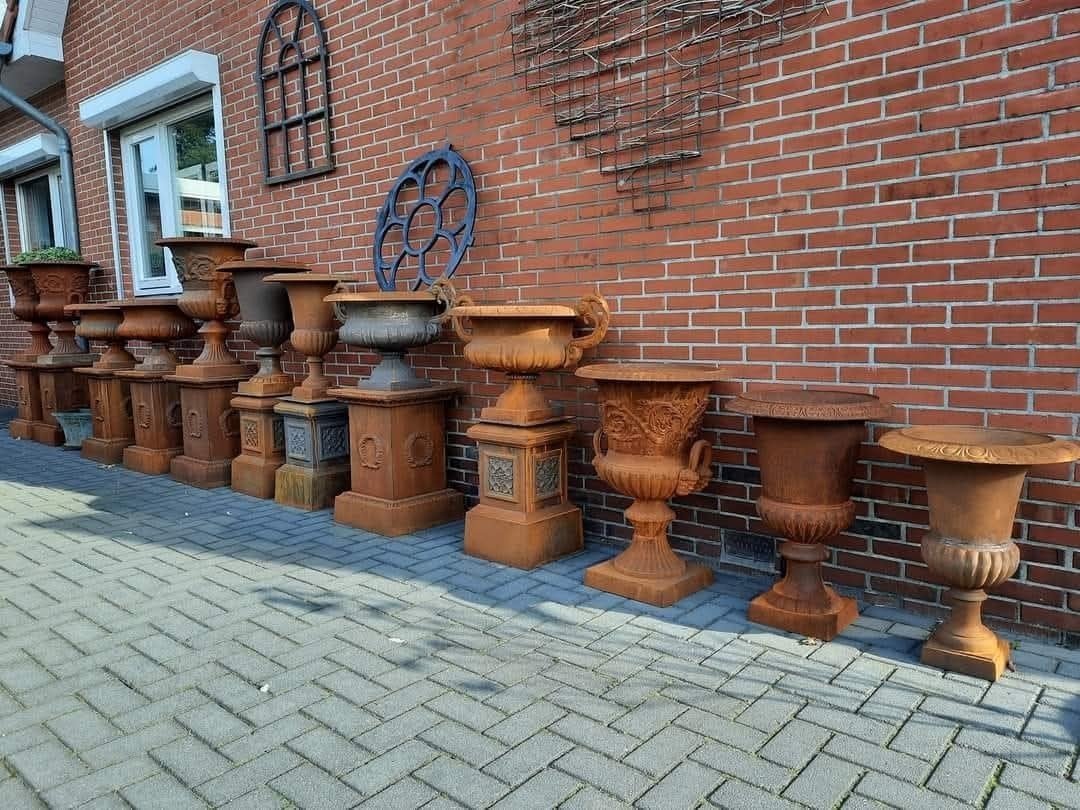 Gietijzeren tuinvazen tuinvaas bloempot bloembak op sokkel, Tuin en Terras, Tuinvazen, Nieuw, Ophalen of Verzenden