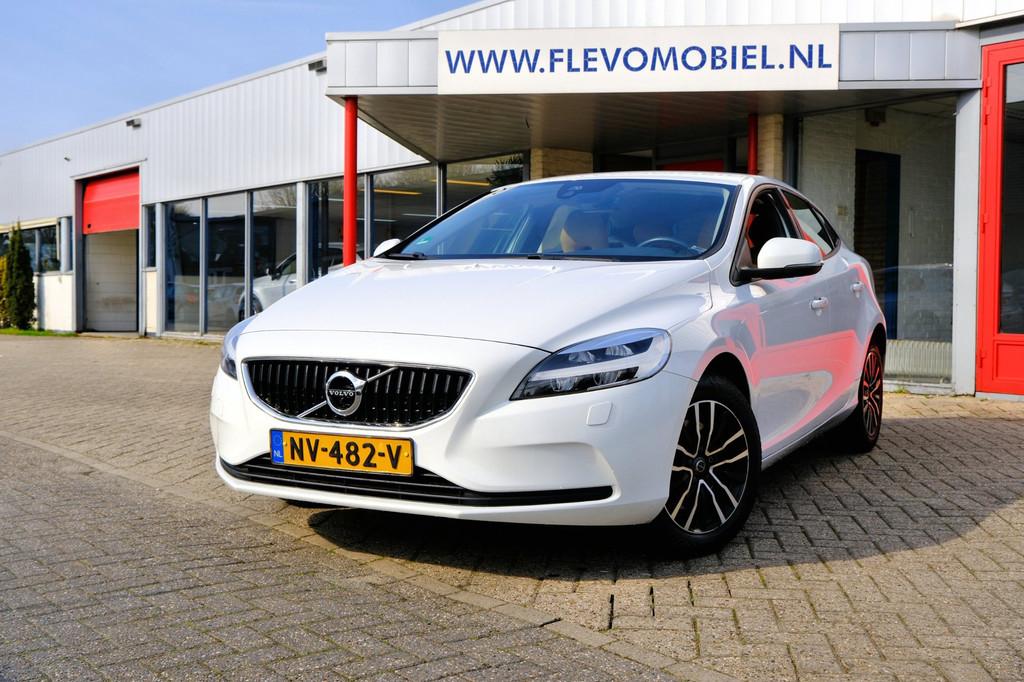 Volvo V40 2.0 T2 Nordic+ Leder|1e Eig|Navi|Clima|LMV, Auto's, Volvo, Voorwielaandrijving, Gebruikt, Euro 6, 4 cilinders