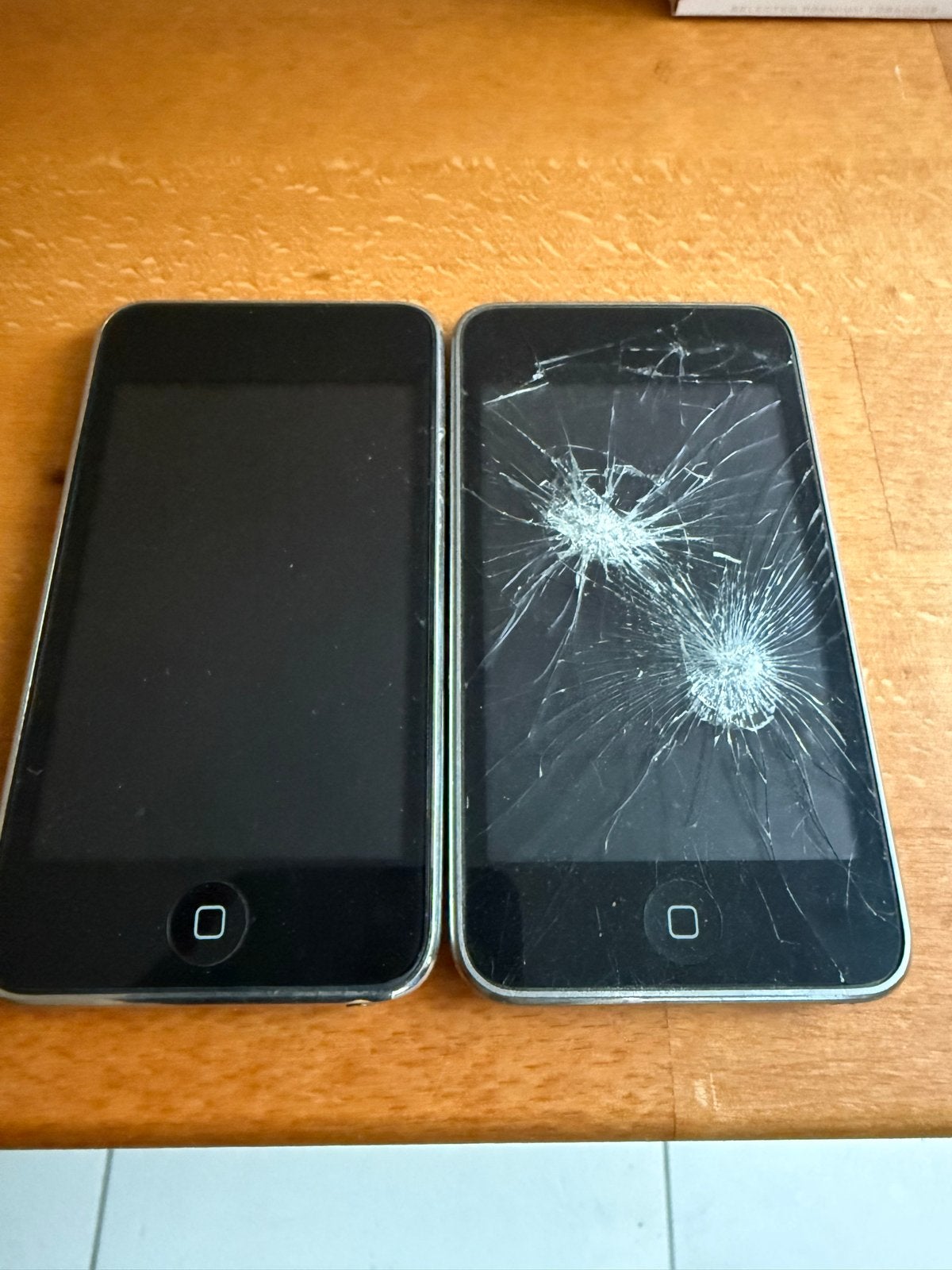 2x Apple iPod Touch 2e generatie - 8GB defect, Verzenden, Gebruikt, Touch, 2 tot 10 GB