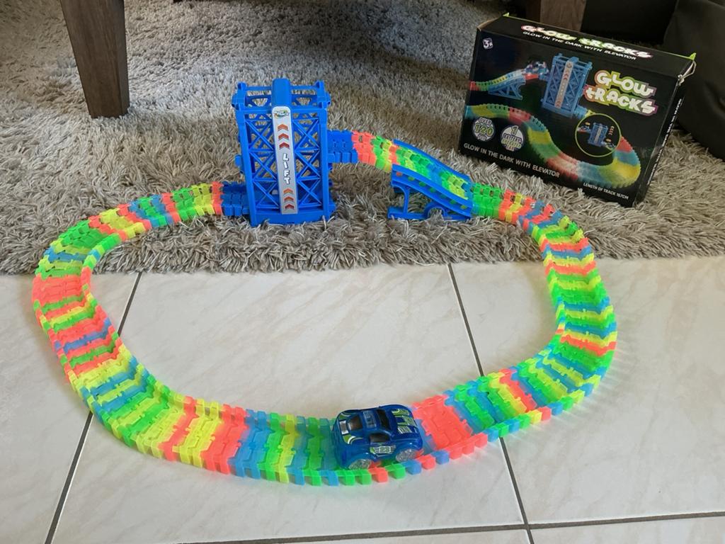Racebaan met lift - Glow in the dark- 120 delig, Ophalen of Verzenden, Zo goed als nieuw, Elektrisch, Overige merken