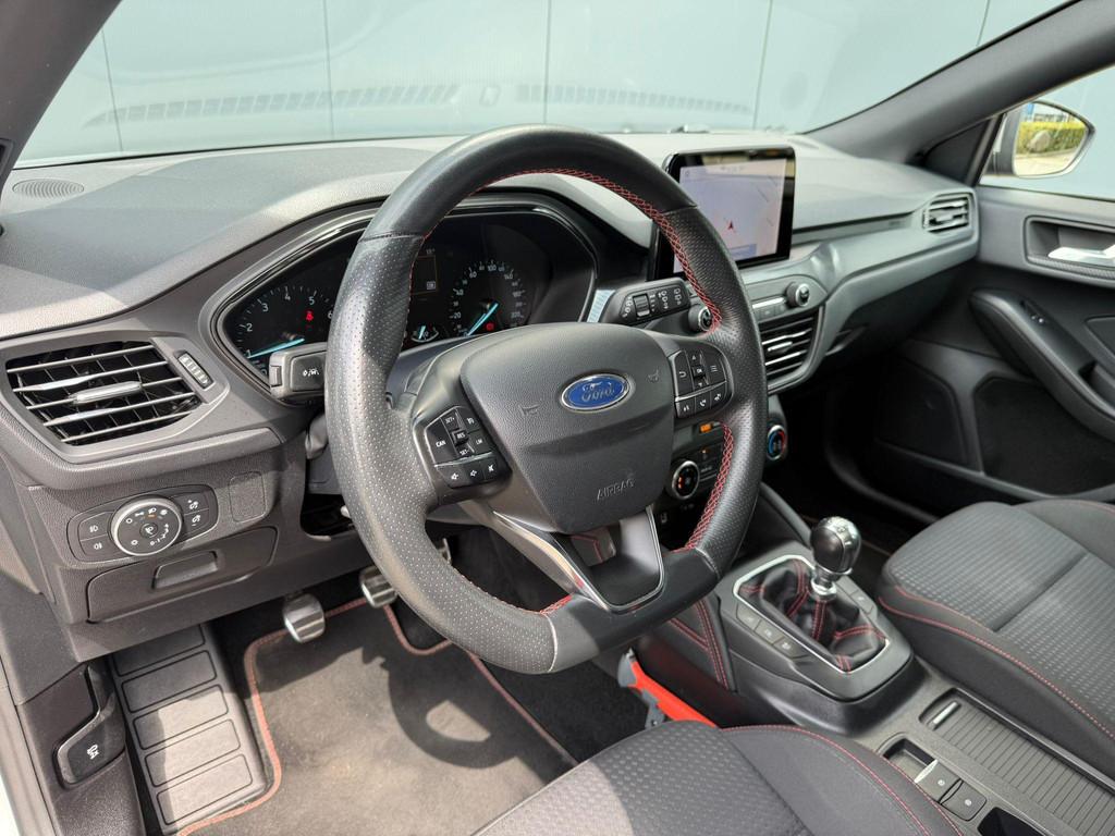 Ford Focus 1.0 EcoBoost ST Line Pano / trekhaak / pdc, Gebruikt, Euro 6, Origineel Nederlands, 3 cilinders