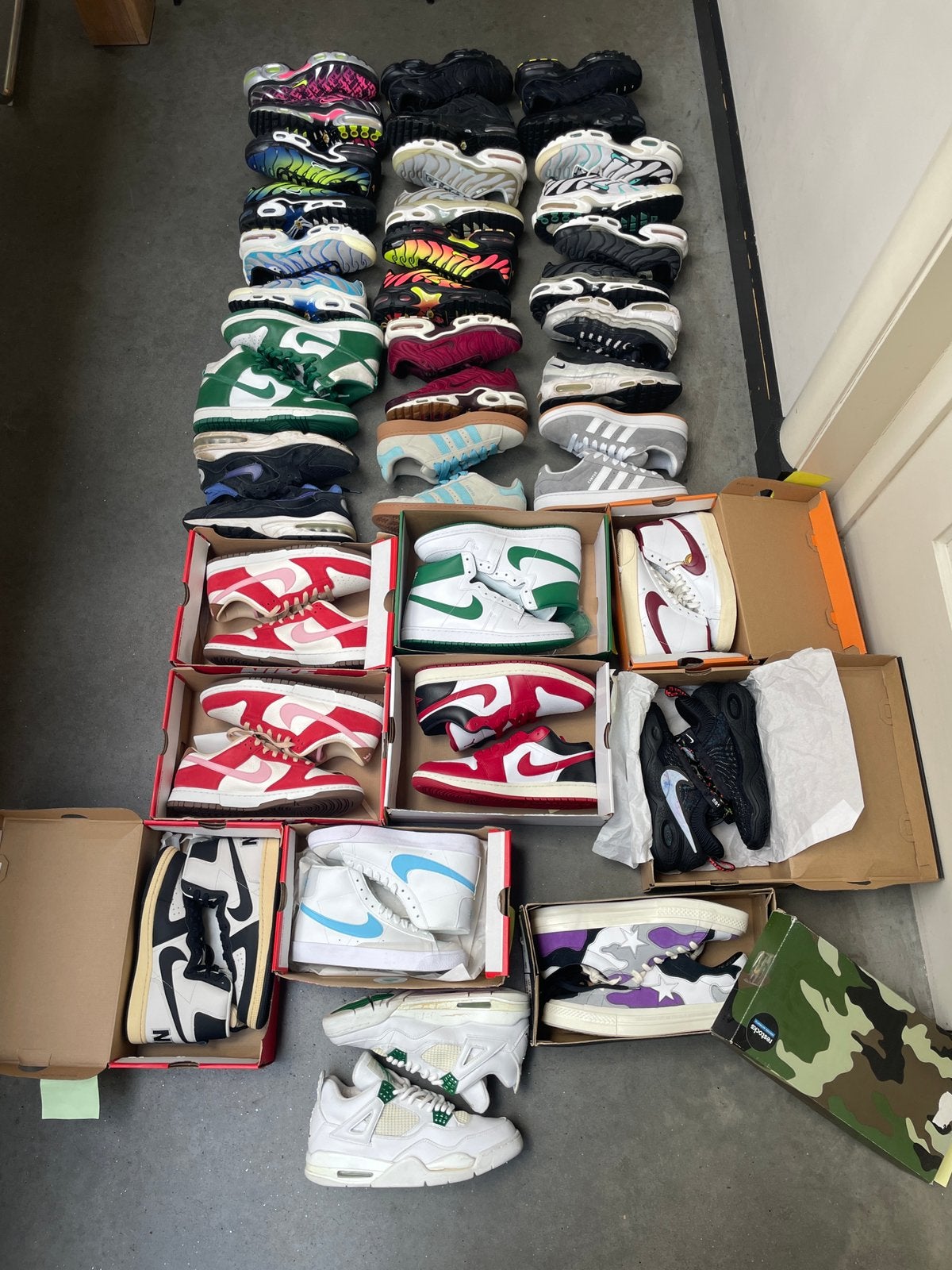 Partij Nike Sneakers, 25 paar, TN Dunks Jordans Authentiek, Ophalen of Verzenden, Zo goed als nieuw, Overige kleuren, Sneakers of Gympen