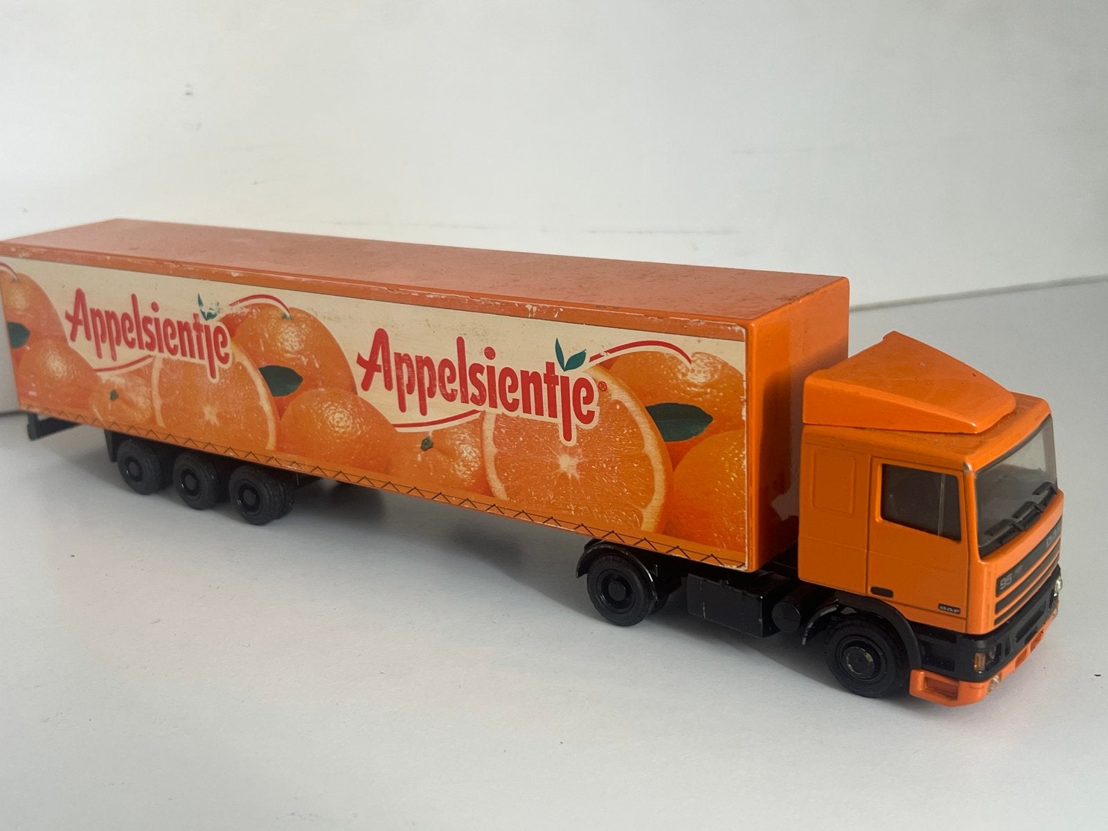 Appelsientje vrachtwagen met aanhanger - modelauto, Ophalen of Verzenden, Zo goed als nieuw, Overige merken