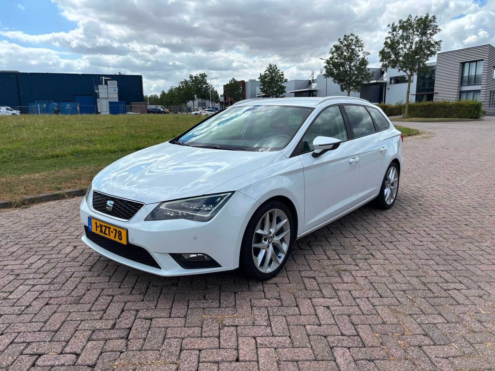 SEAT Leon ST 1.6 TDI Ecomotive Lease Sport, 1-XZT-78, Auto's, Seat, Euro 5, Gebruikt, Leon, Diesel