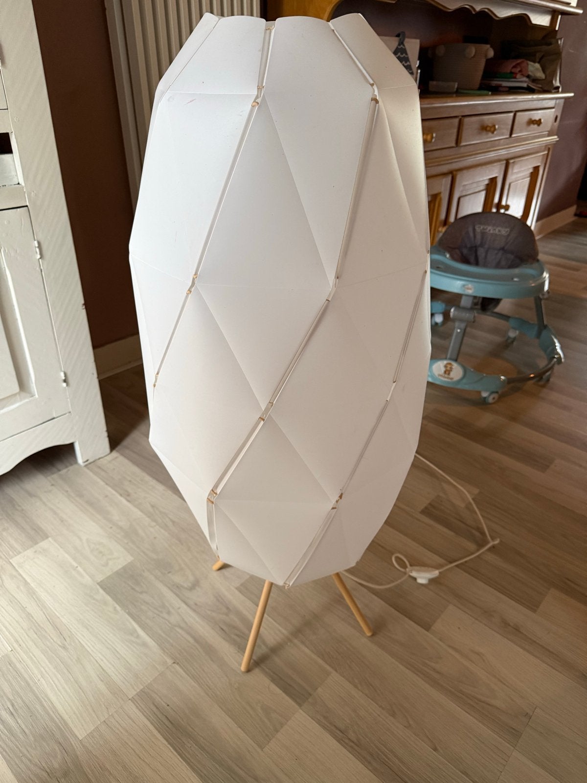 Moderne vloerlamp met uniek design, Huis en Inrichting, Kunststof, Gebruikt, 100 tot 150 cm, E27 (groot)