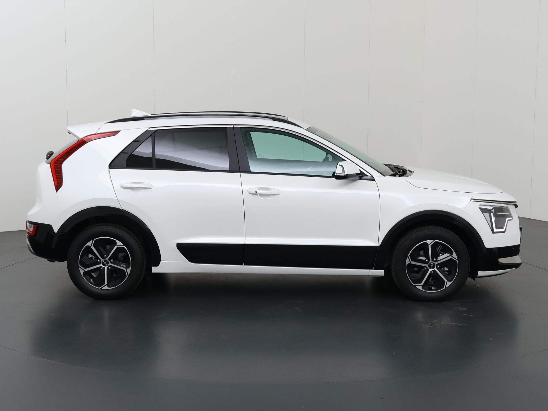 Kia Niro 1.6 GDi Hybrid DynamicPlusLine | Schuif-/kantel zon, Auto's, Kia, 137 pk, Leder en Stof, Wit, Bedrijf