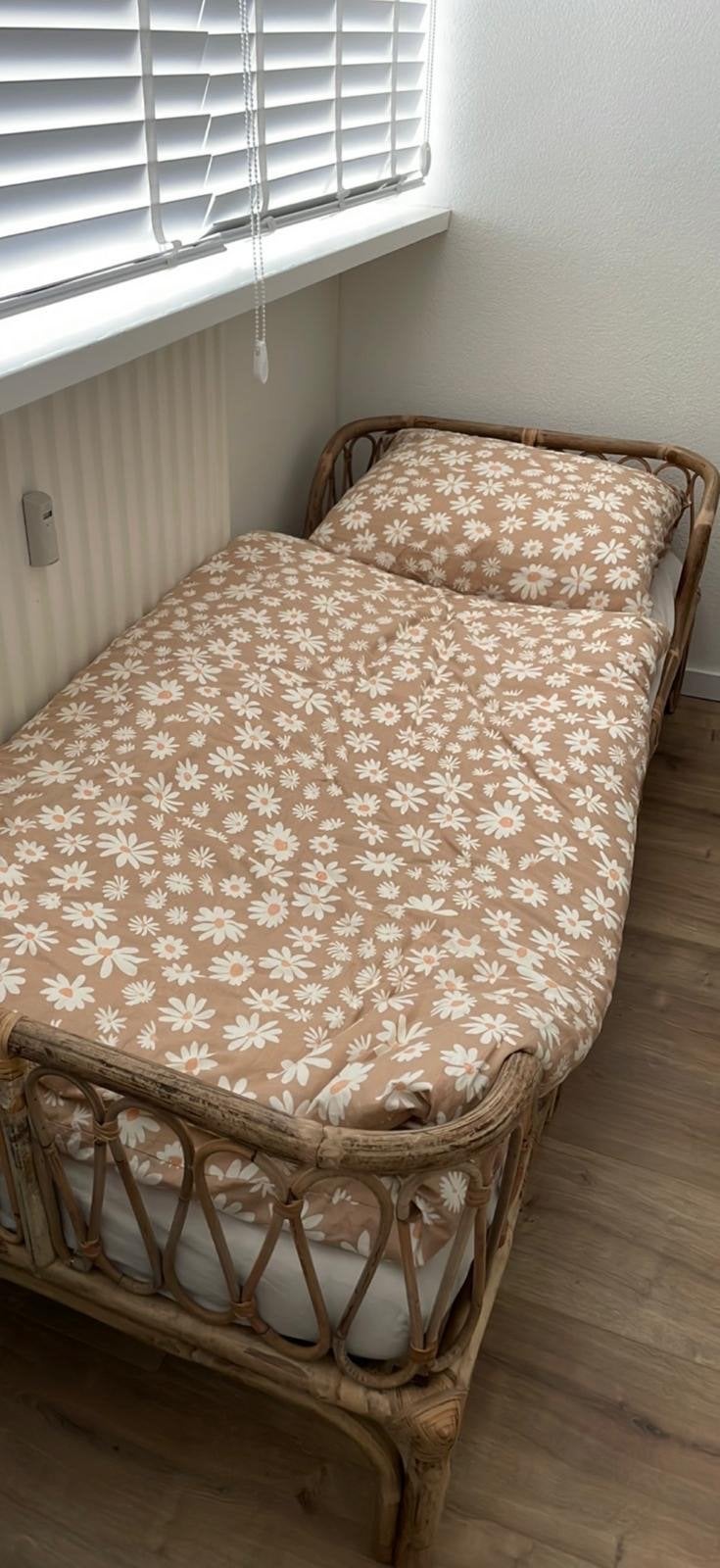Rotan kinderbedje, Kinderen en Baby's, Ophalen, 85 tot 100 cm, Zo goed als nieuw, Lattenbodem