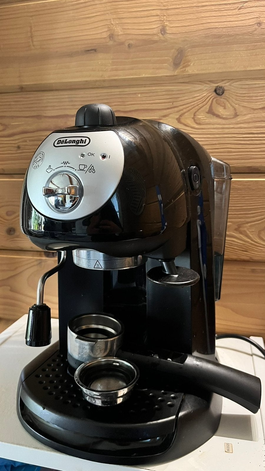 De’Longhi Espressomachine met Melkopschuimer + Gratis Koffie