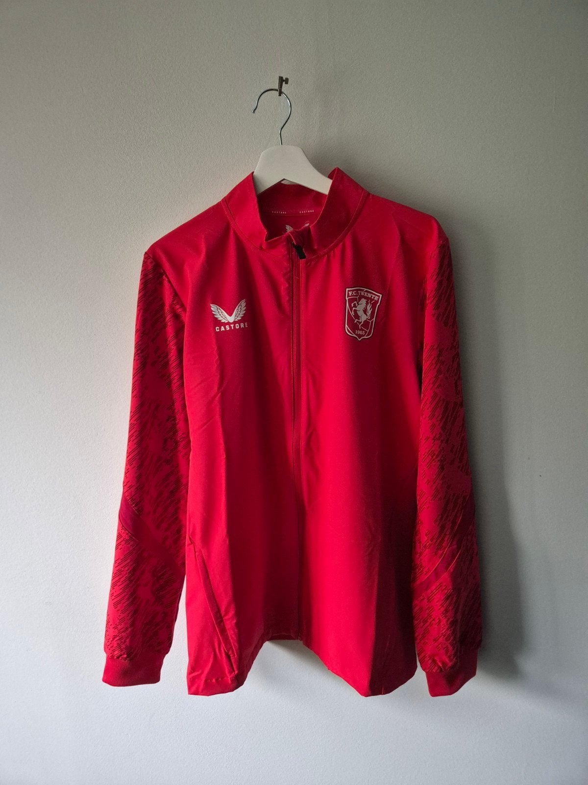 FC Twente Trainings/presentatiejack, Verzamelen, Ophalen of Verzenden, Nieuw, F.C. Twente, Shirt