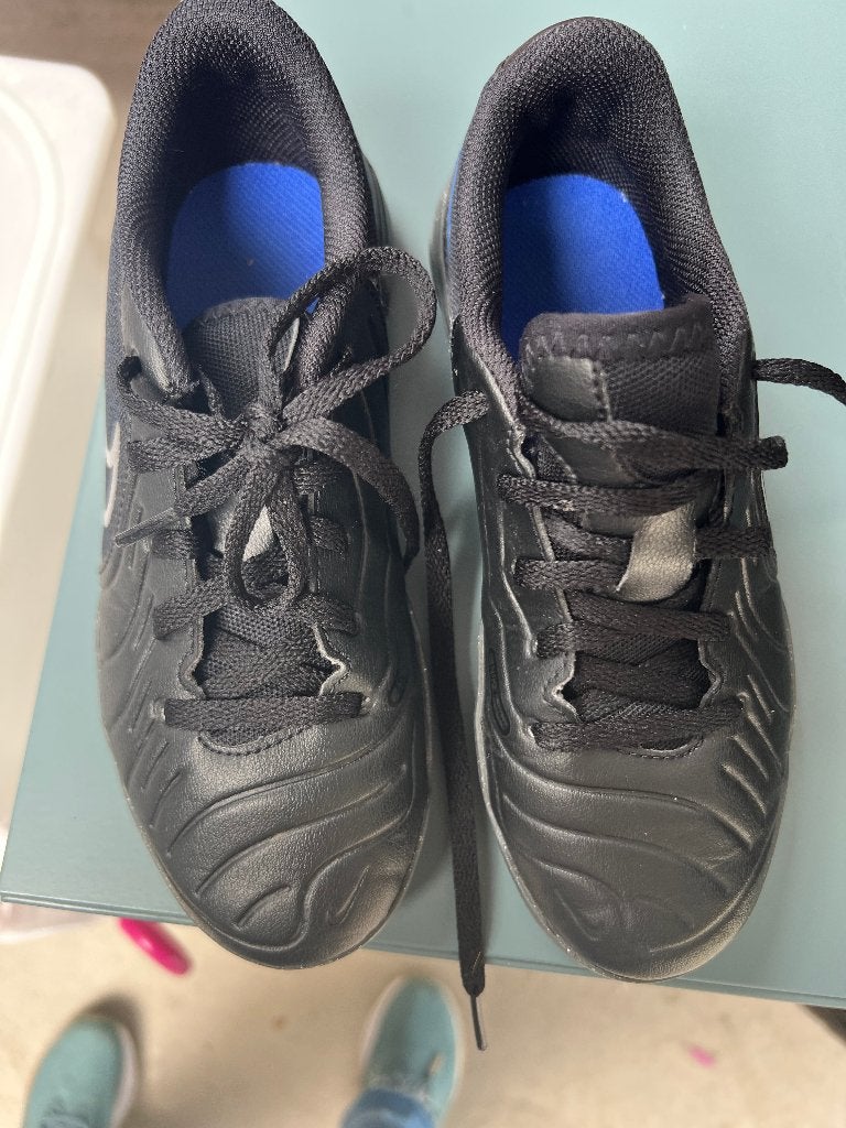 Nike Jr. Tiempo Legend Zaalvoetbalschoenen - Maat 33, Gebruikt, Ophalen of Verzenden, Nike, Jongen of Meisje