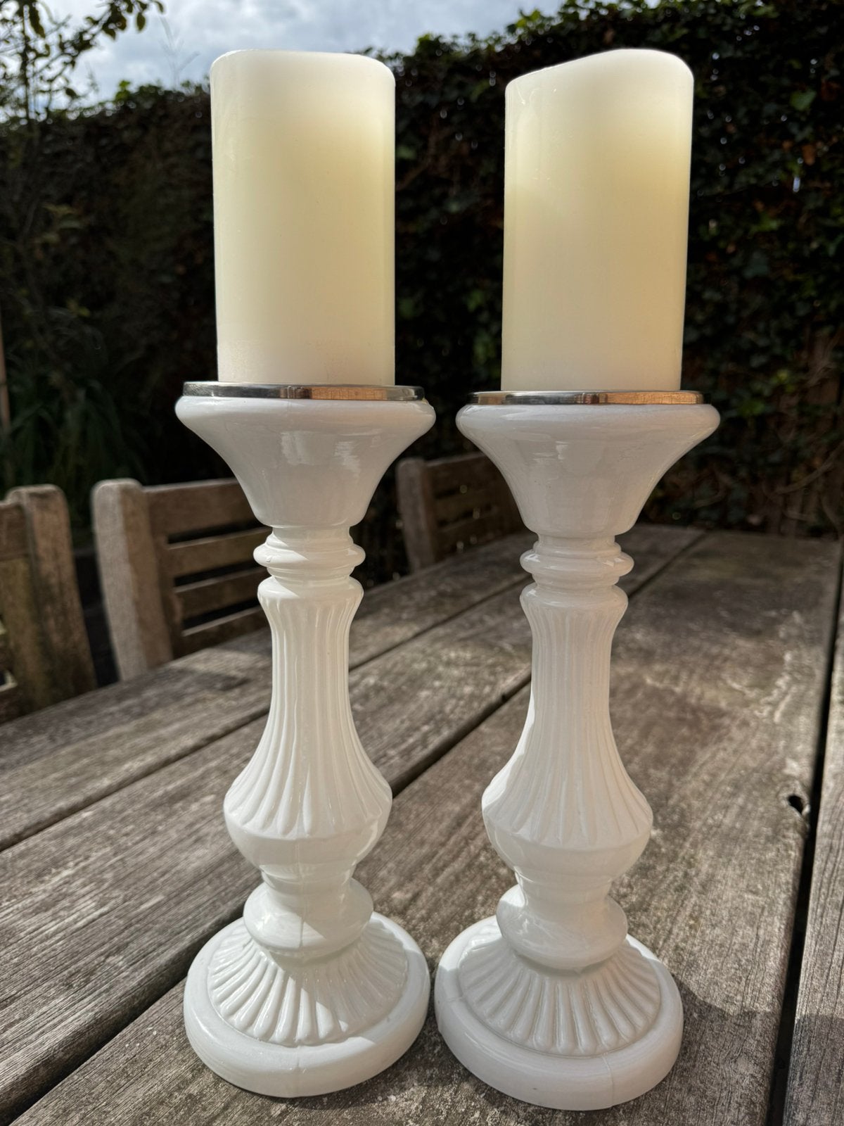 Riverdale set van 2 grote witte kandelaars (30,5 cm hoog), Riverdale, Wit, Was, Ophalen of Verzenden