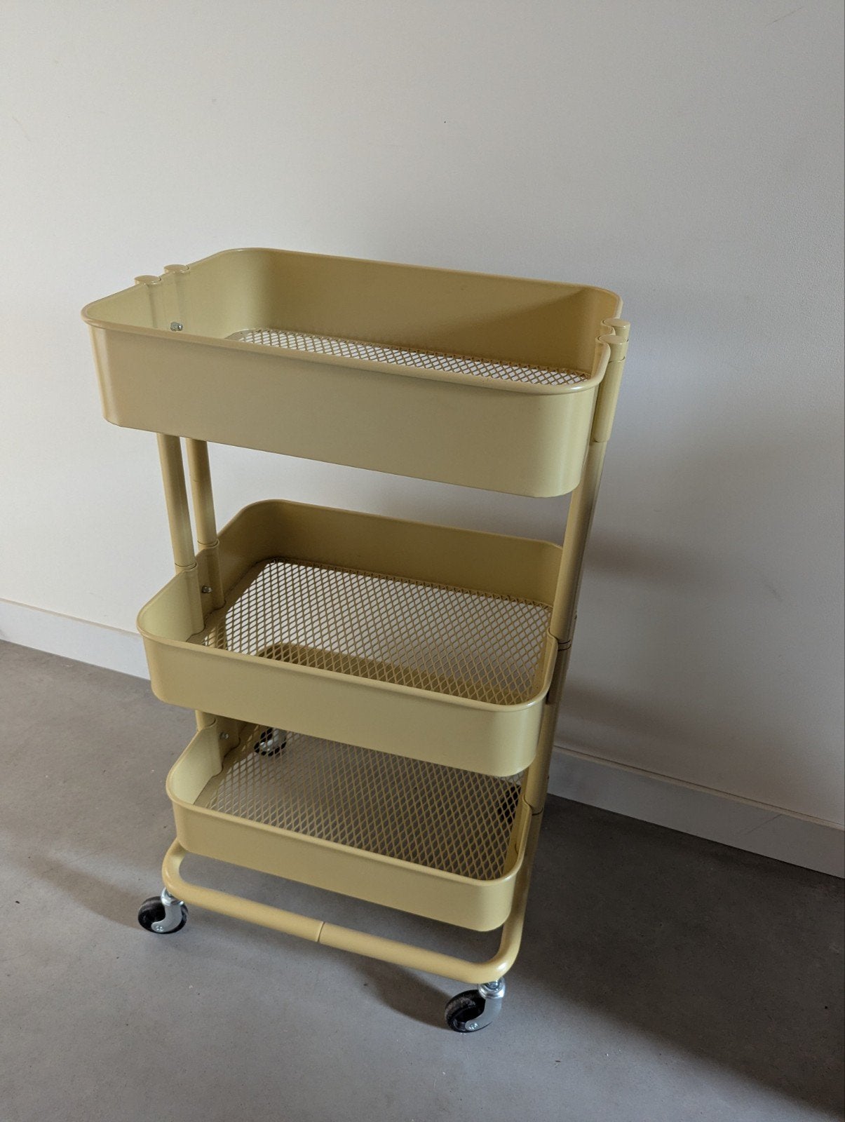 IKEA Raskog roltafel - zacht geel, goede staat, Ophalen, Zo goed als nieuw