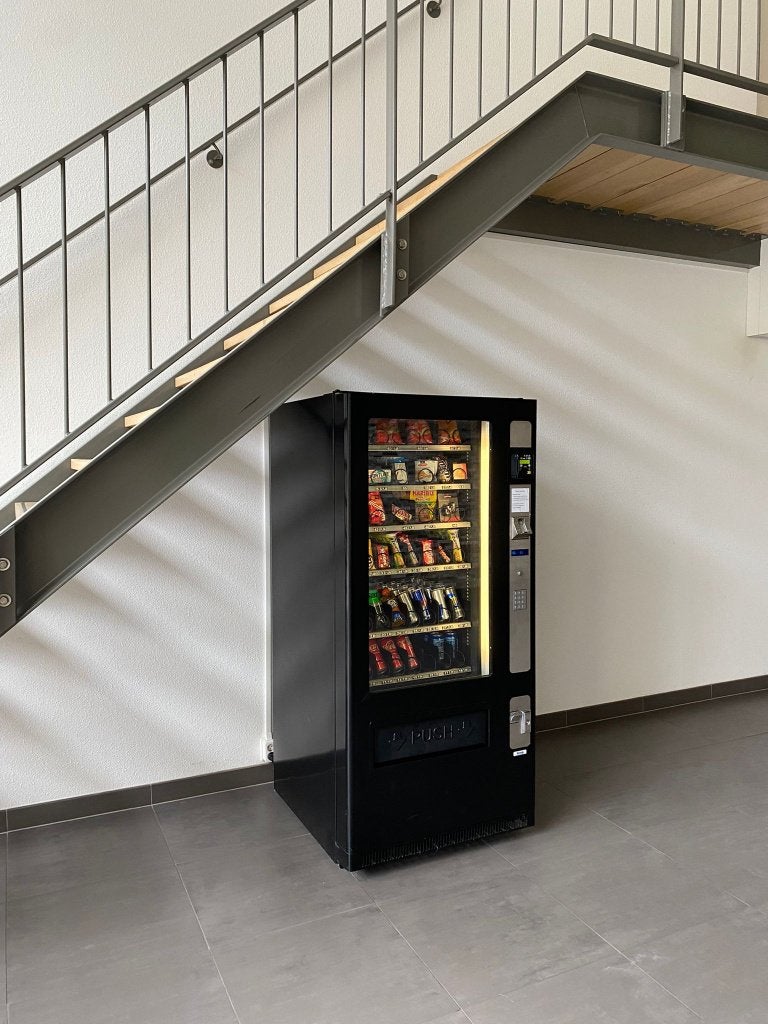 Goedlopende vending machine op toplocatie in Leiden!, Ophalen, Gebruikt