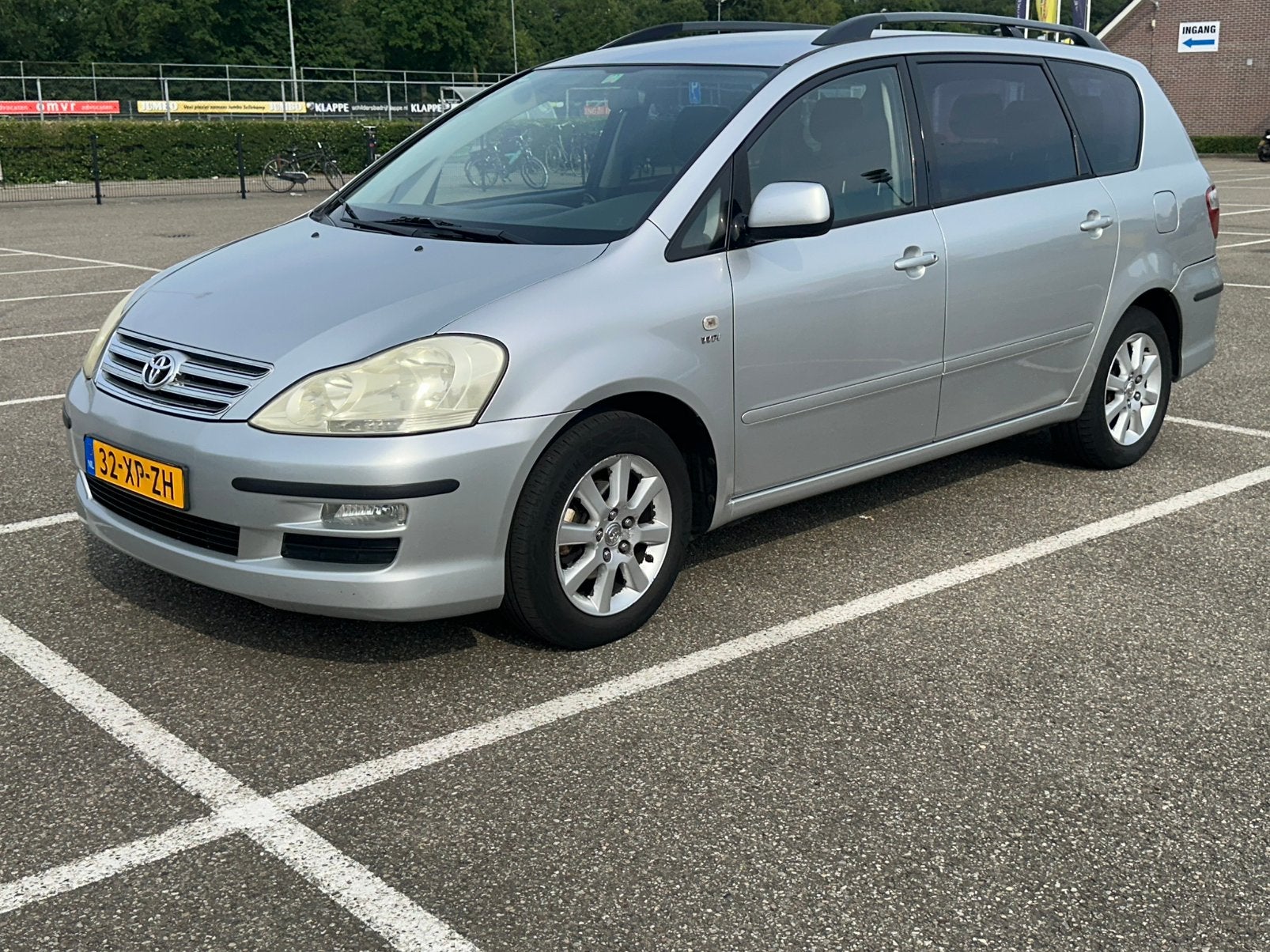 Toyota Avensis Verso 2.0 Vvt-i 7-SEATER AUTOMAAT 2004 Grijs, Auto's, 1998 cc, 4 cilinders, 7 stoelen, 11 km/l