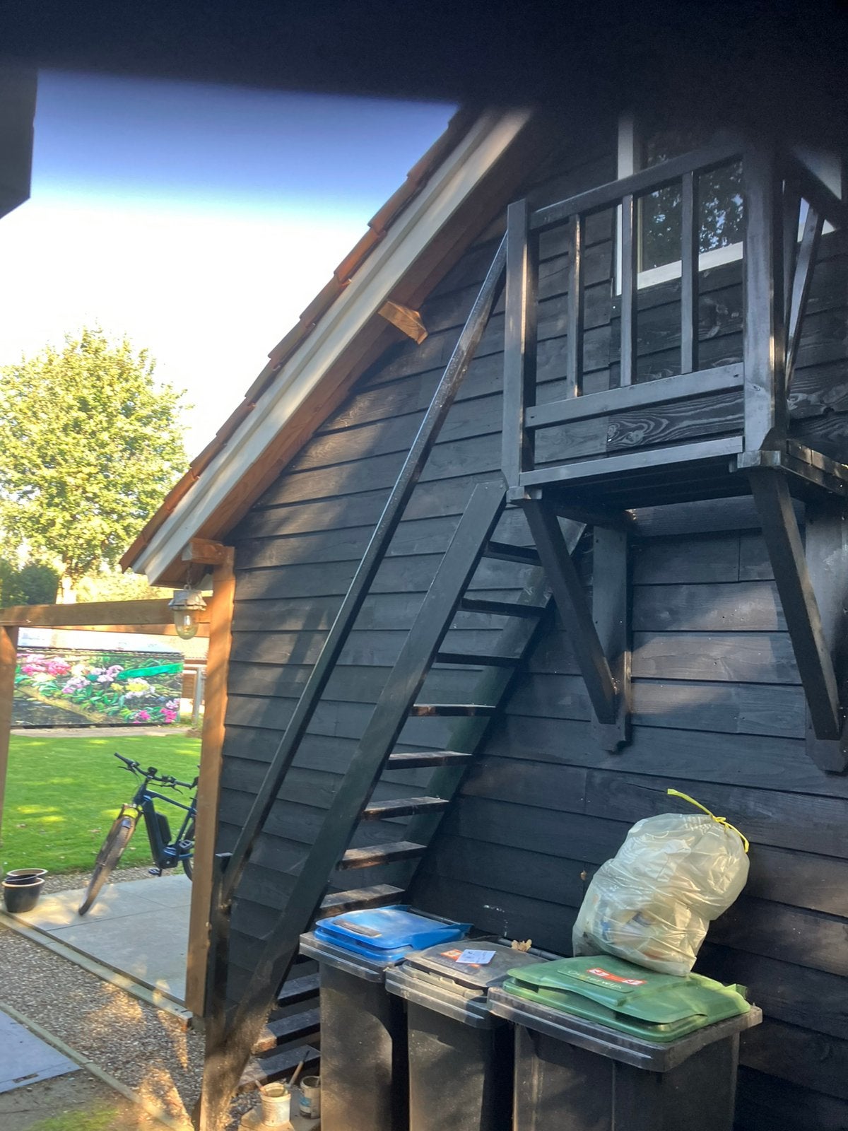 Buitentrap met balkon