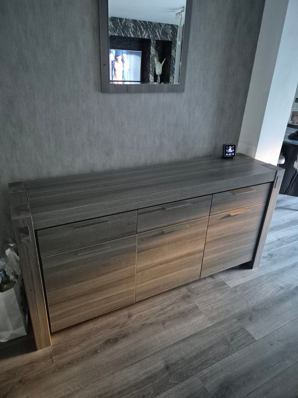 Stijlvol dressoir met lades en deuren - Grijs hout spiegel, Gebruikt, 150 tot 200 cm, Ophalen of Verzenden, Modern
