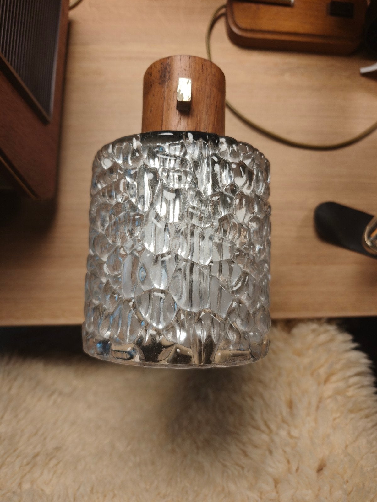 Vintage wandlamp met houten accenten en glazen kap, Bruin, Overige fittingen, Ophalen of Verzenden, Zo goed als nieuw
