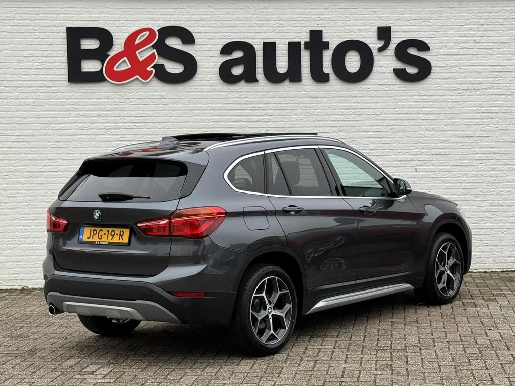 BMW X1 SDrive18i High Executive M-sport Panorama Led Keyless, Gebruikt, Automatische klimaatregeling, Leder, Bedrijf