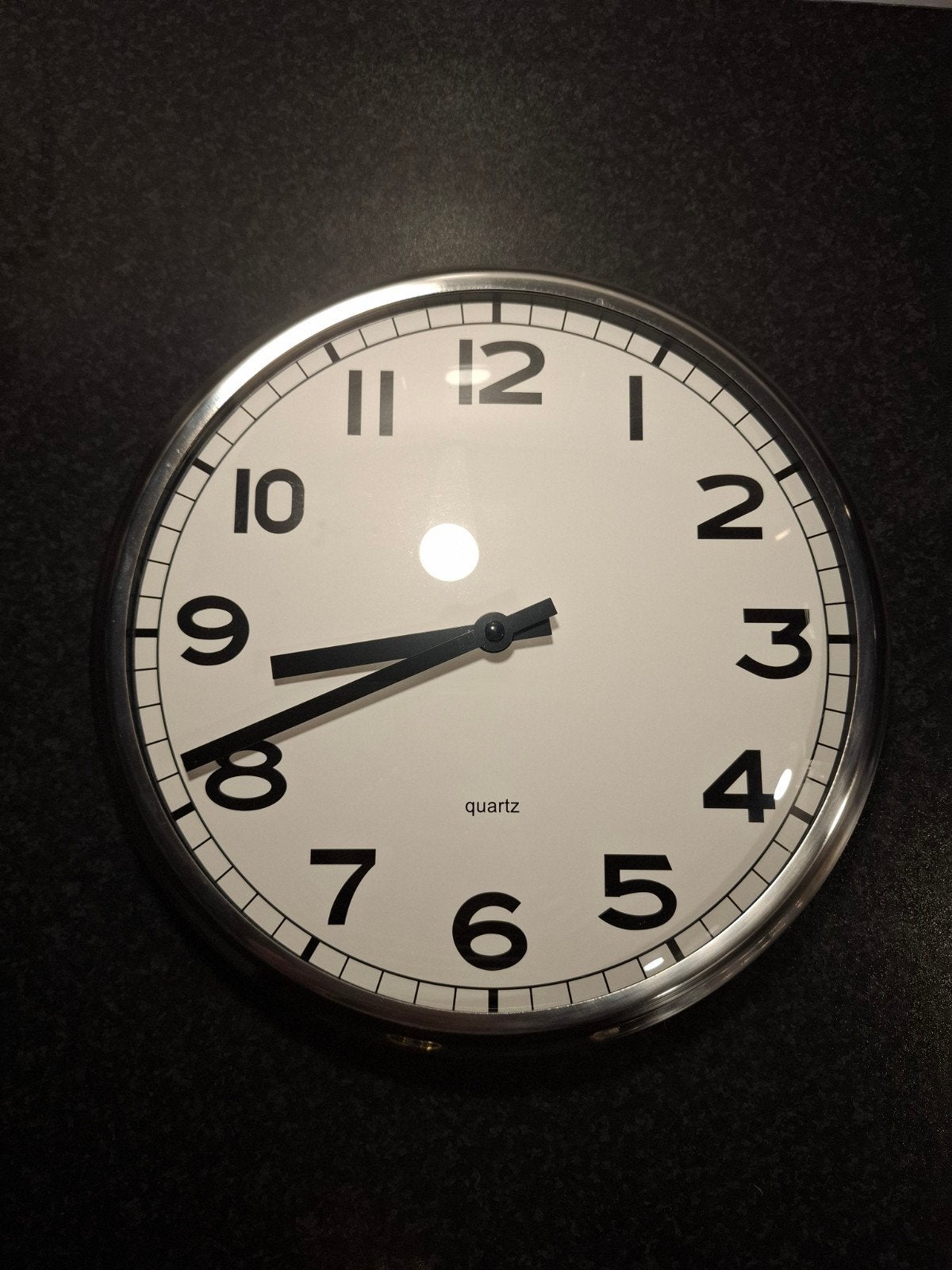 IKEA Klok 30 cm - Zo goed als nieuw, Wandklok, IKEA, Stil uurwerk, Analoog