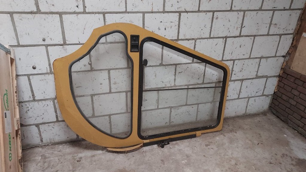 Caterpillar heftruck deur, Ophalen